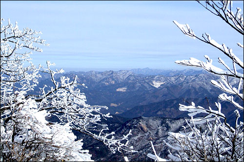 속리산 문장대에서 내려다 본 세상 